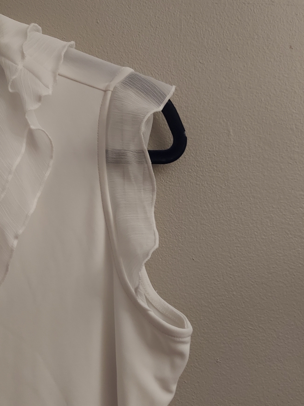 TOMMY HILFIGER White Flutter Sleeve Mixed Media Sleeveless Ruffled Top L Flirty - Picture 7 of 10
